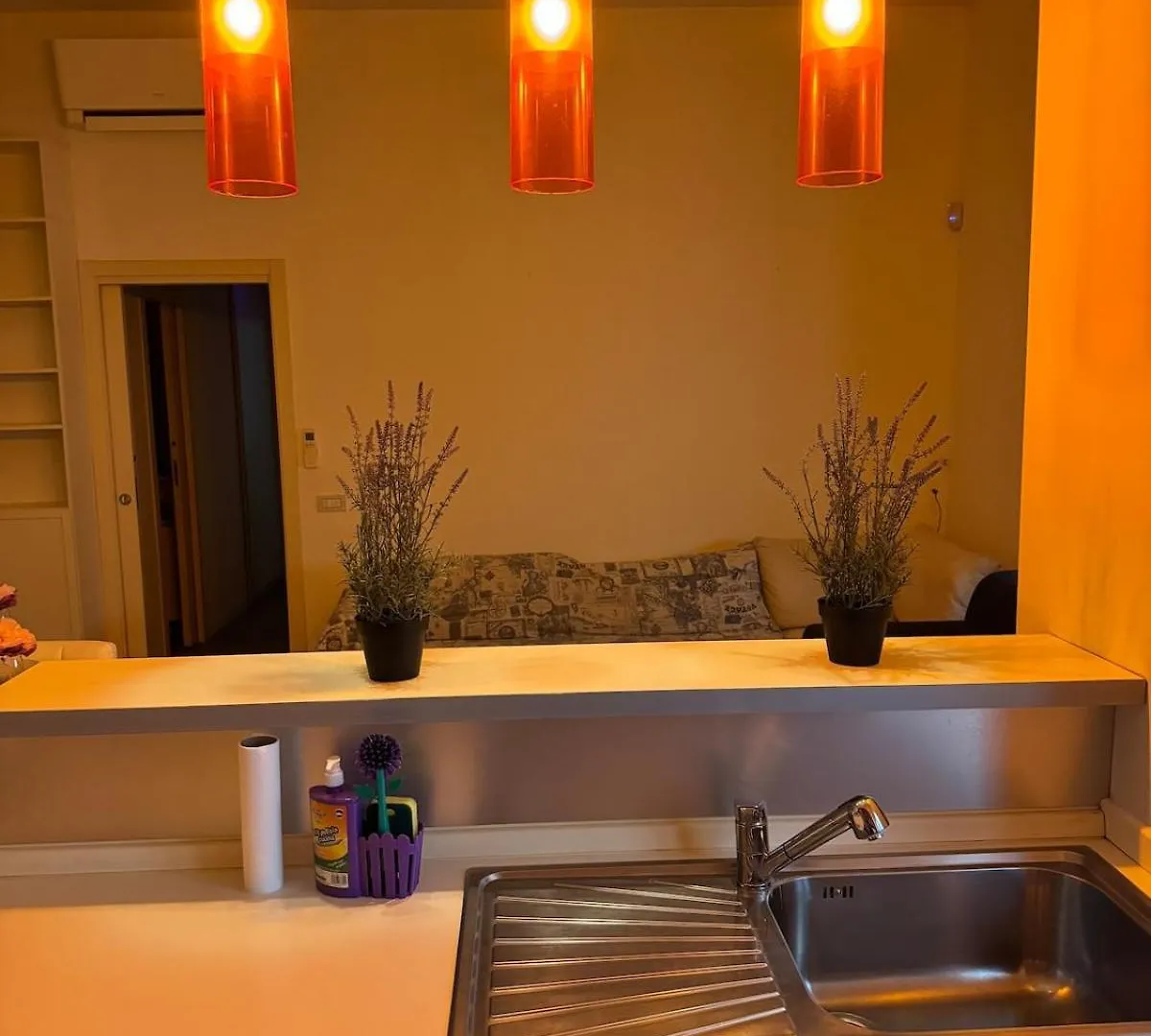 Spacious Three Room Apartment In Corso Vercelli, In The Center Milan Italie