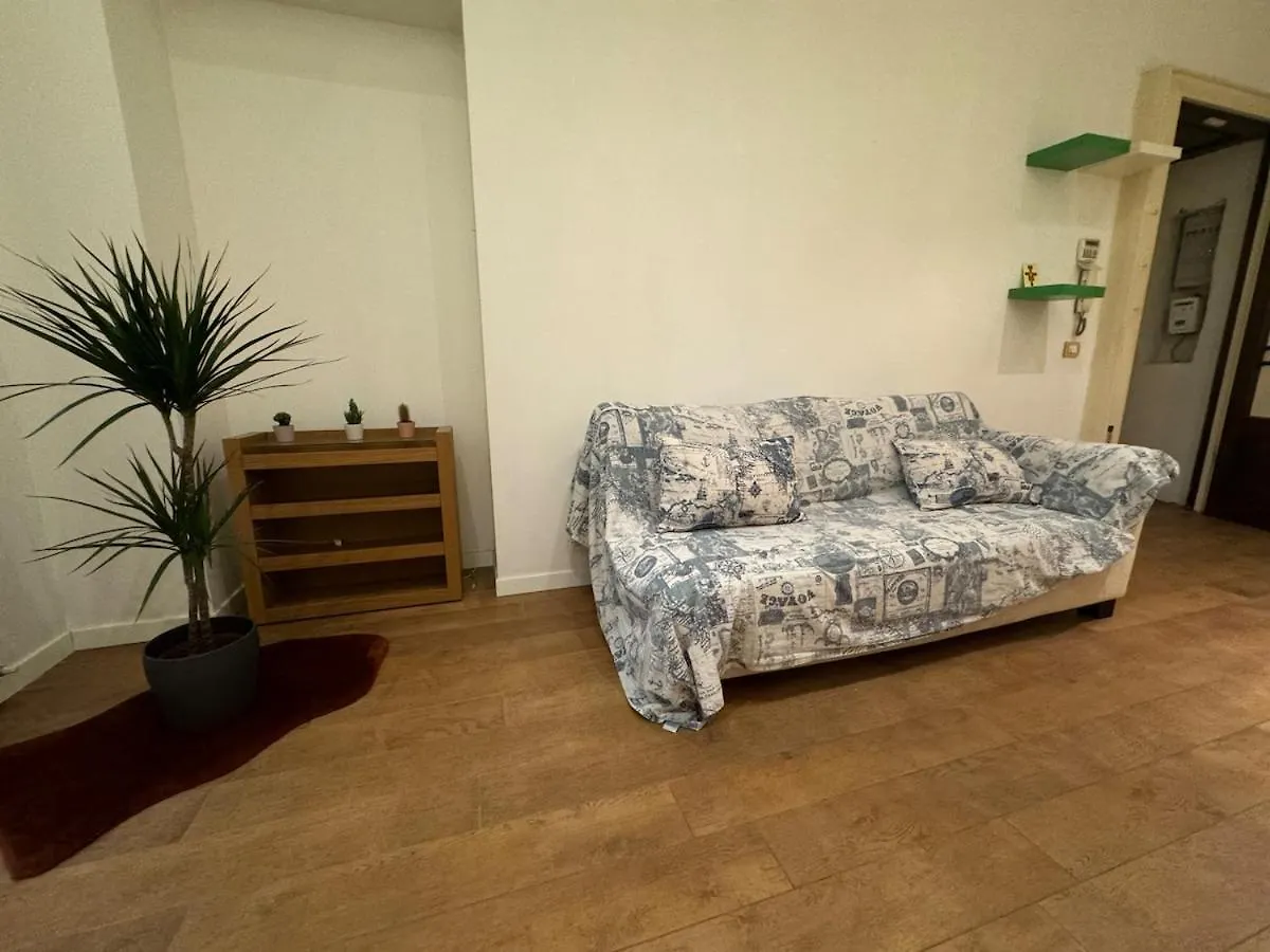 Spacious Three Room Apartment In Corso Vercelli, In The Center Milan Italie