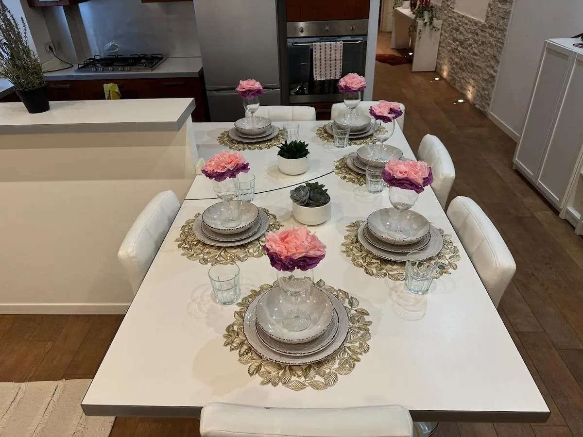 Spacious Three Room Apartment In Corso Vercelli, In The Center Milan