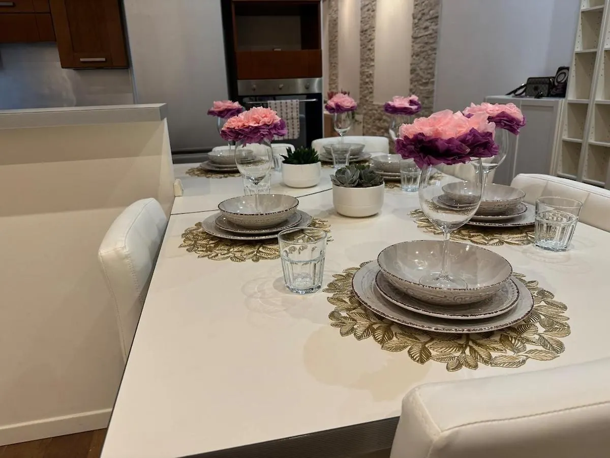 Spacious Three Room Apartment In Corso Vercelli, In The Center Mediolan Włochy